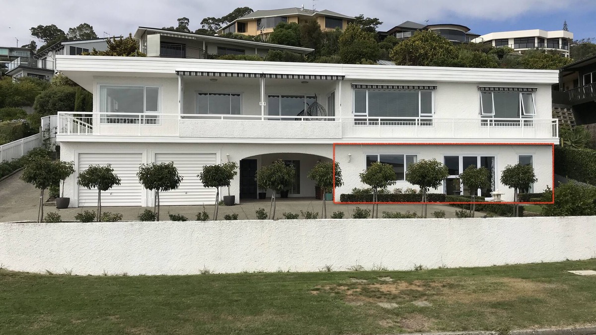 Britannia Heights Apartment | Sea views and sun