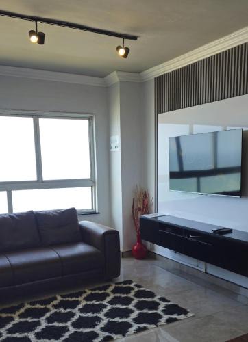 Kingsborough Apartment | Sea Views at High Tide 1803