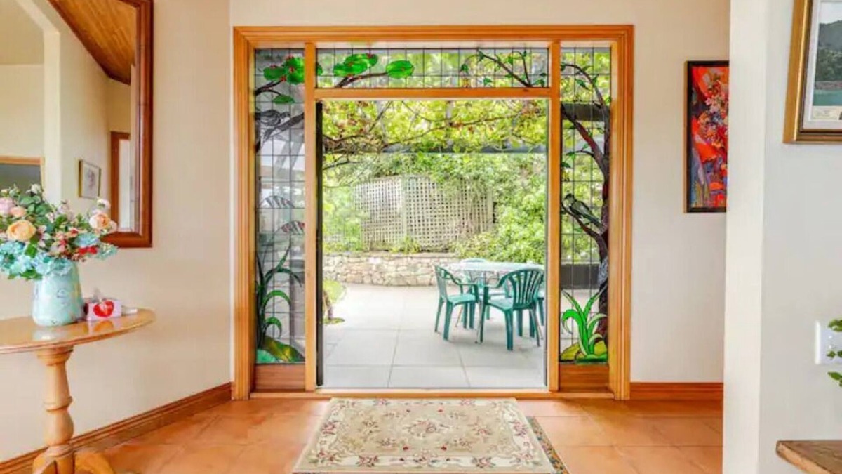 Lowry Bay House | Sea views from holiday house