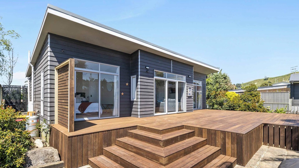 Waihi Beach House | Sea you on Leo Summar
