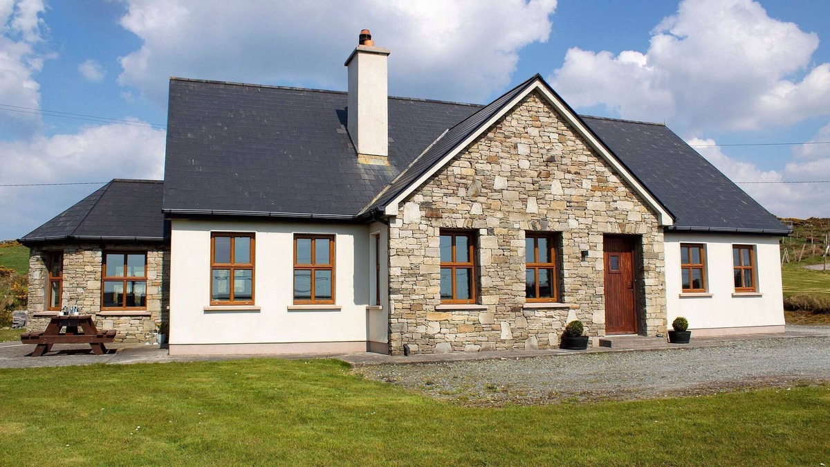 Claddaghduff House | Seabreeze Lodge, Emlagh