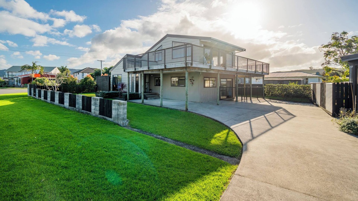 Whitianga House | Seabreeze on Cook - Whitianga Holiday Home
