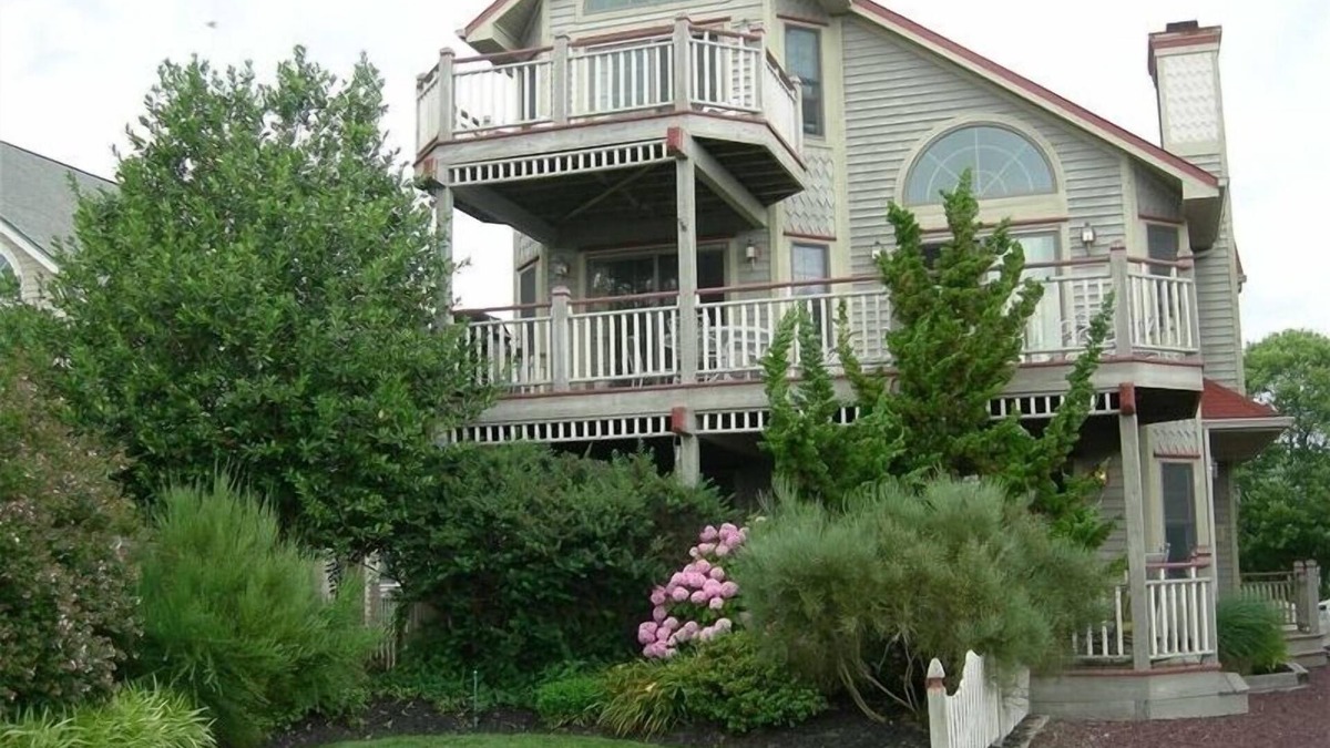West Cape May House | 'Seabreeze on Sunset '. Peaceful Retreat. Top Level Ocean View. Two En-Suites.