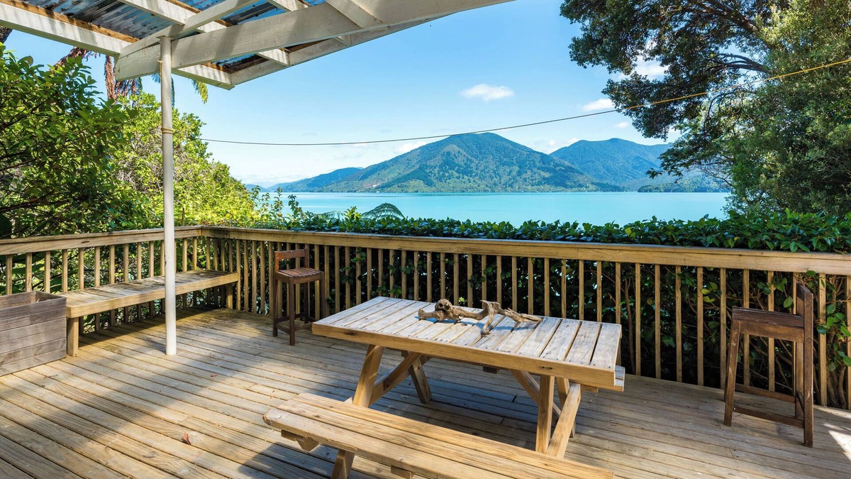 Mahau Sound House | Seabreeze Stay - Kenepuru Sound Holiday Home
