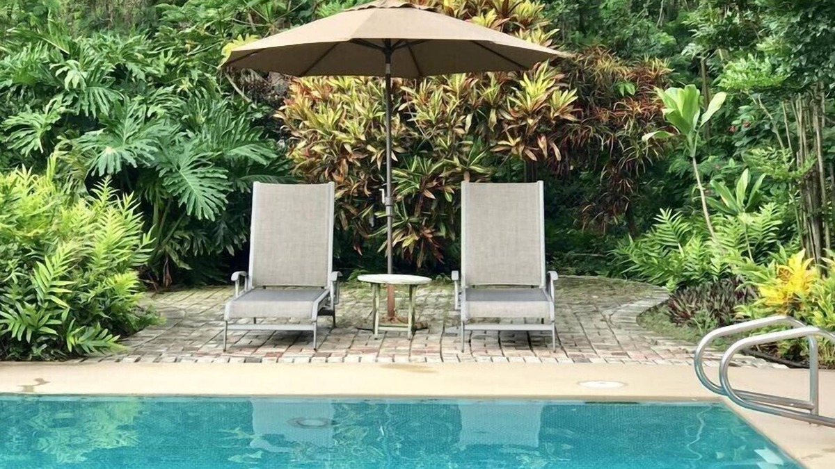 Hawaii Kai House | Seabreeze Vacation Home - Quiet/Pool/Free Wi-Fi/Parking