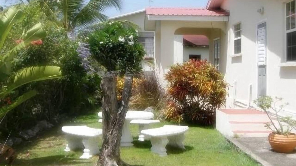 Green Garden Villa | Seabreeze Villa: Best rates. Charming, bright & spacious. Truly a home from home