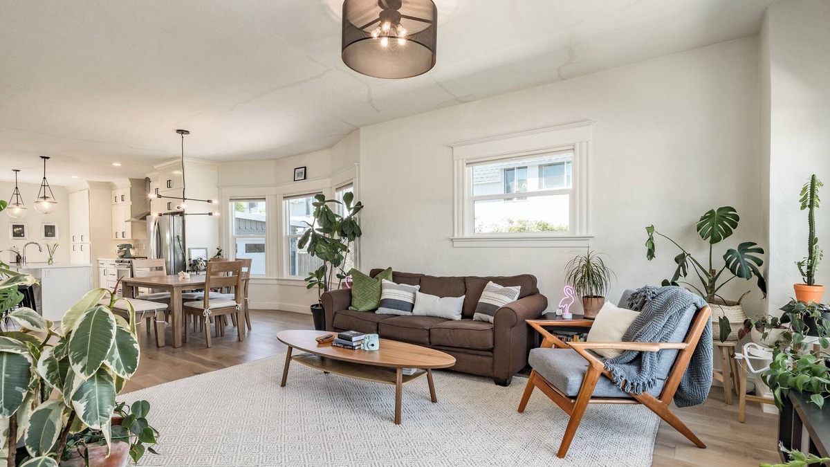 Upper Seabright House | Seabright Oasis - Sunny Deck, 15min walk to Beach & Harbor
