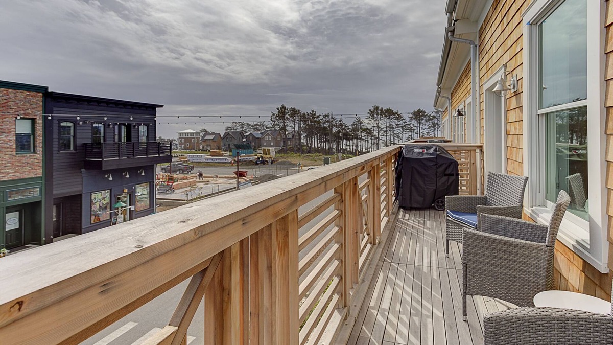 Seabrook House | Seabrook's Above Market: Oceanview, Dog Friendly!