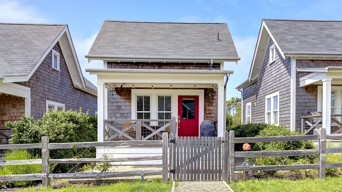 Seabrook House | Seabrook's Appleseed: Dog Friendly. Hot Tub!