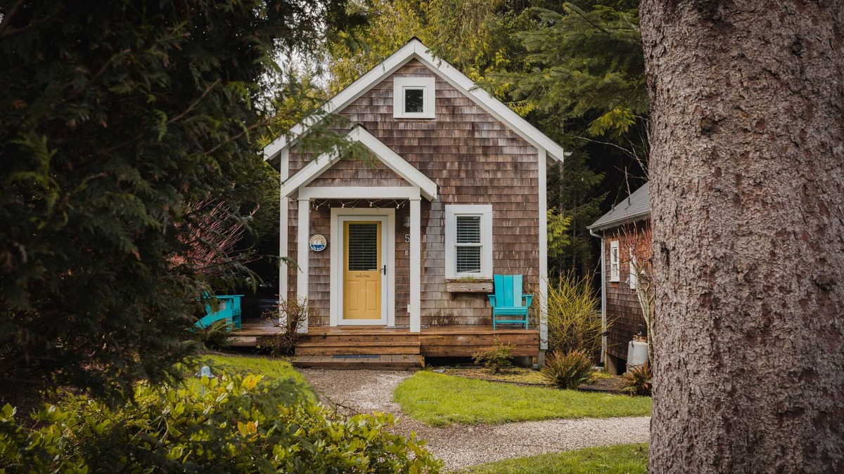Seabrook House | Seabrook's Book at the Beach: Dog Friendly, Hot Tub!