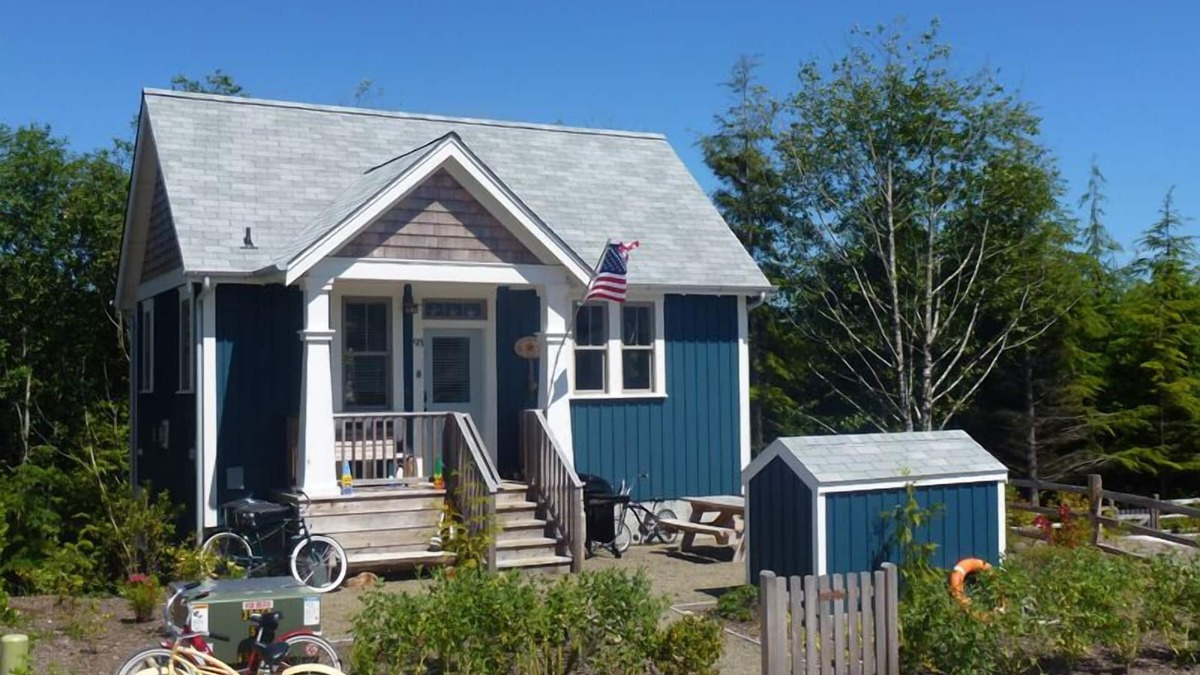 Seabrook House | Seabrook's Flotsam House, a cozy home with a private hot tub!