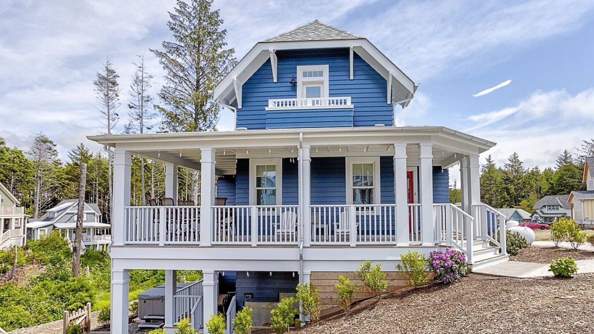 Seabrook House | Seabrook's Mainestay: Dog Friendly!