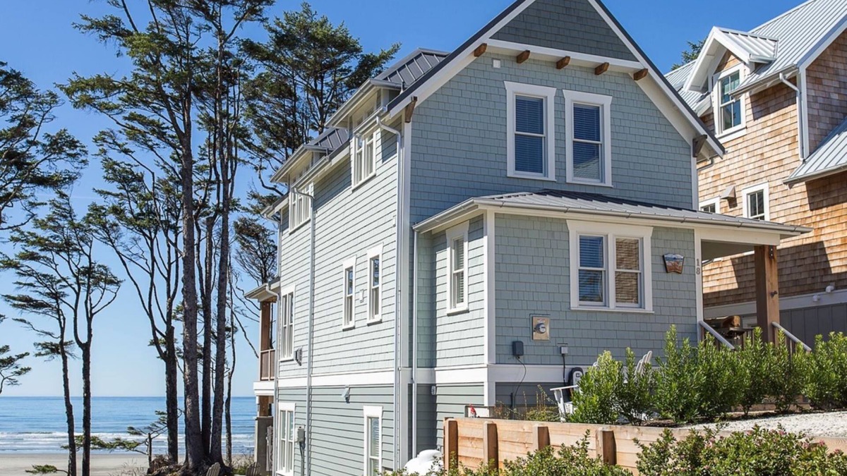 Seabrook House | Seabrook's Ocean Tails: Dog Friendly, Hot Tub!