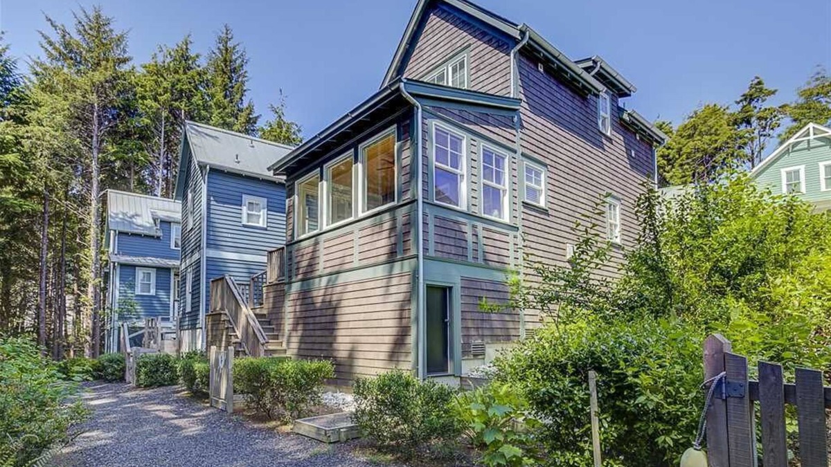 Seabrook House | Seabrook's Siren Song, a dog-friendly home!
