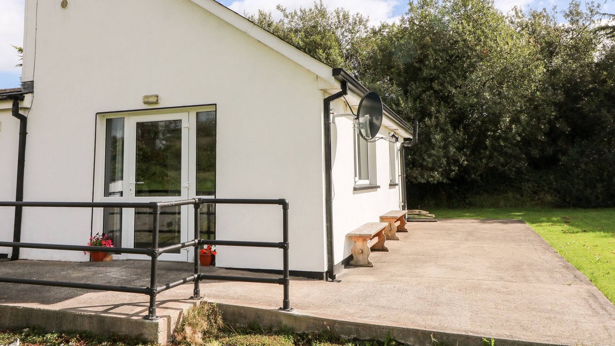 Ballygarrett Cottage | SEACHANGE ANNEXE, pet friendly in Ballygarrett, County Wexford