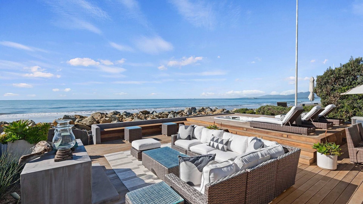 Ventura House | Seacliff Beach Retreat - Amazing Beachfront for Family of 6
