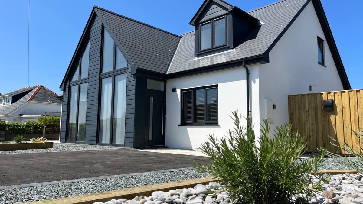 Broad Haven House | Seacliff Located Just 200m From the Popular Broad Haven Beach, Pembrokeshire