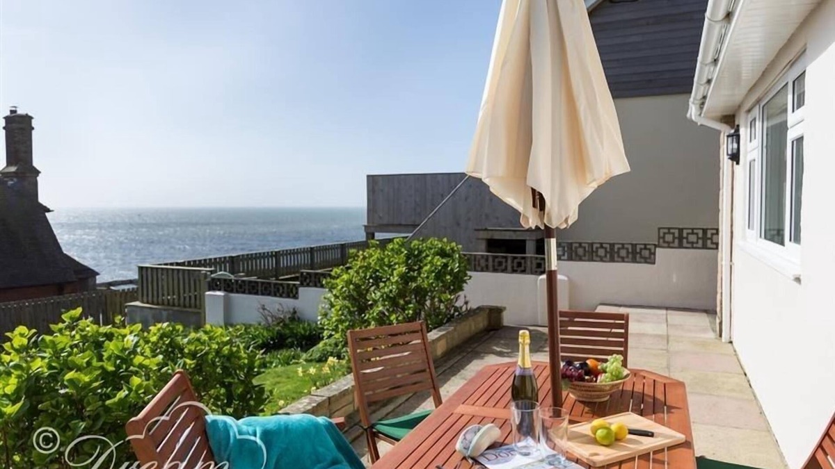 West Bay Cottage | SEACLIFF, pet friendly, country holiday cottage in West Bay