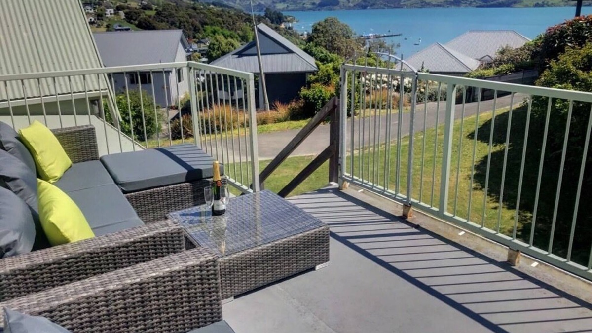 Akaroa House | SEACLUSION: Great Water Views, Wonderful for Big Families & Groups