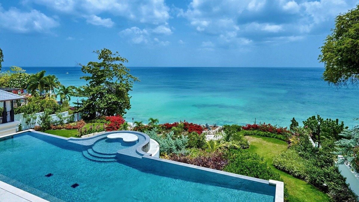 Derricks Villa | Seaclusion - Luxury 6 bedroom beachfront villa with private pool in Barbados - Contact Today To Book
