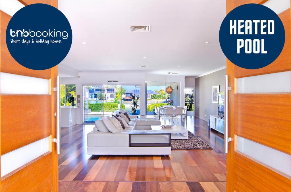 Bundall House | Seaclusion Waterfront Heated Spa and Pool