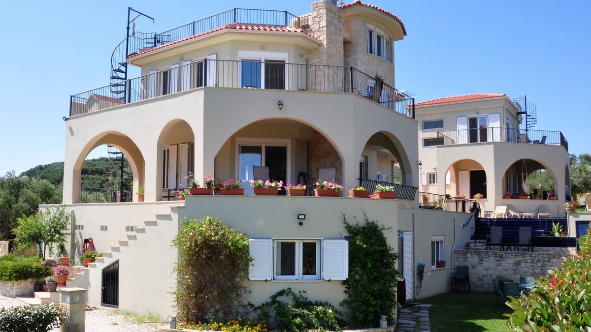 Kissamos Villa | Seacoast Villa on Large Estate in Crete’s Western Olive Region. Avail. Yr-Round!