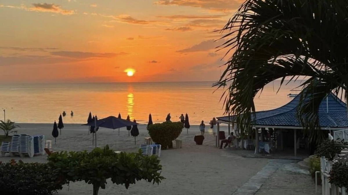 Negril Apartment | Seacret Studios - Cozy Jamaican Retreat Apts by RedAwning