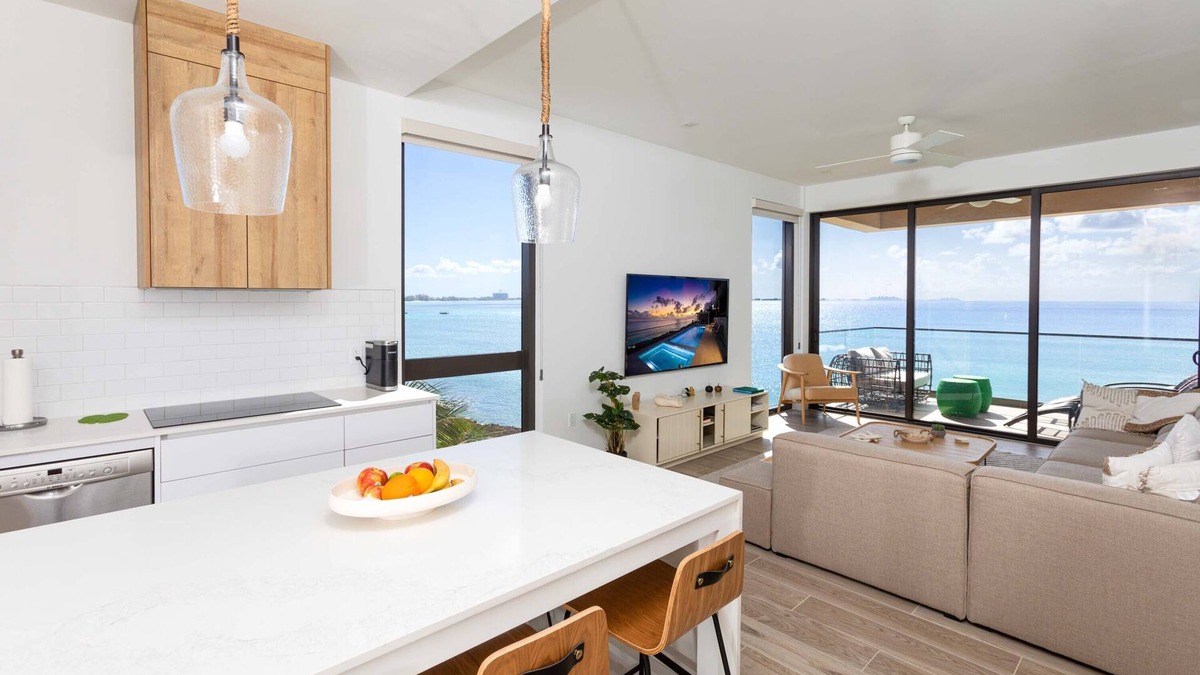 Northwest Point Condo | SeaDreams #5: Elevated Oceanfront Views w/Access to Rooftop Lounge, Pool + Heated Spa