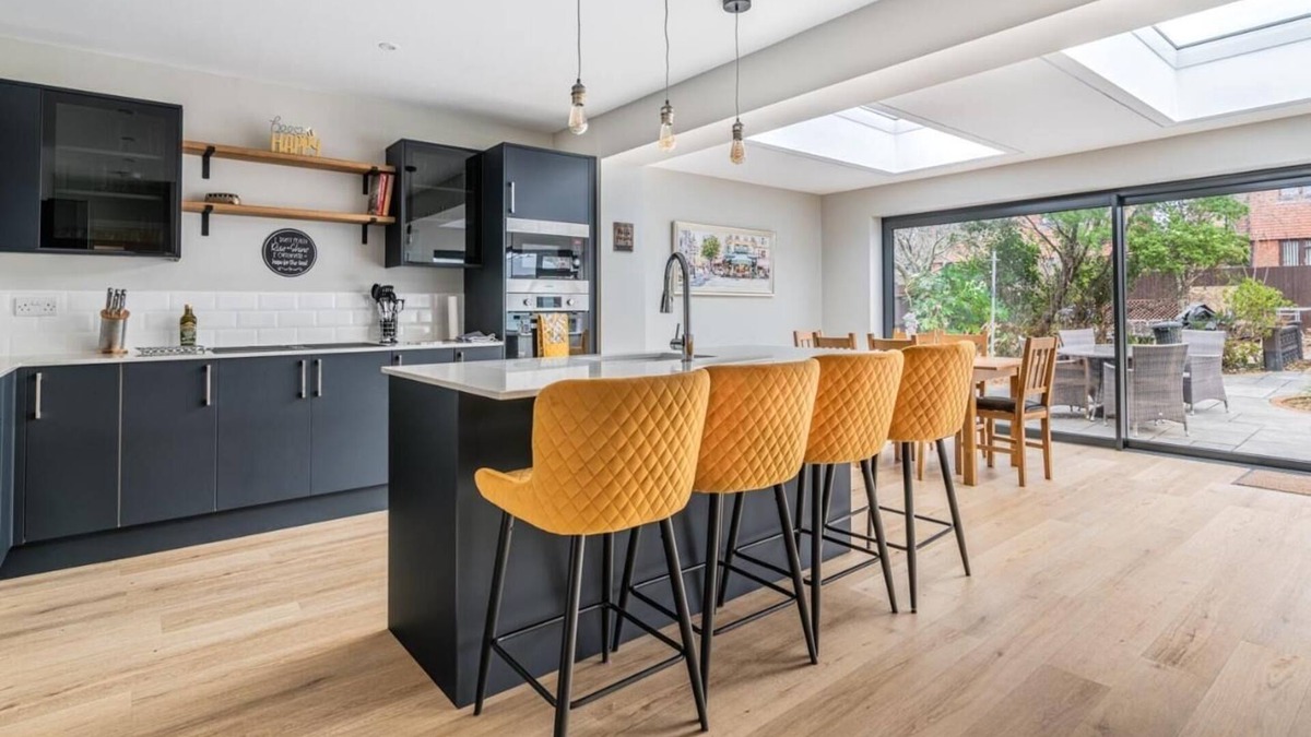 Seaford House | Seaford Retreat with Free Parking | By My Getaways