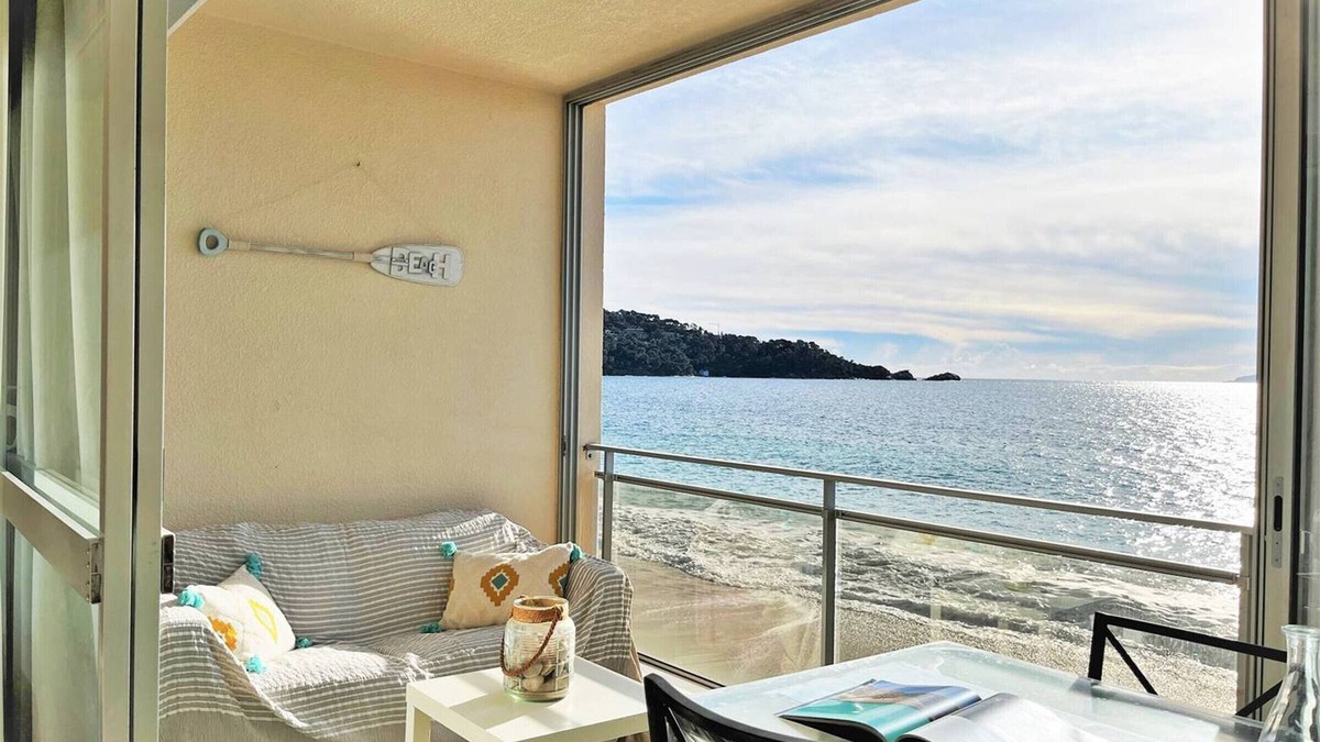 Cavaliere Beach Apartment | Seafront Apartment 2 rooms - Sleeps 5 - Le Lavandou