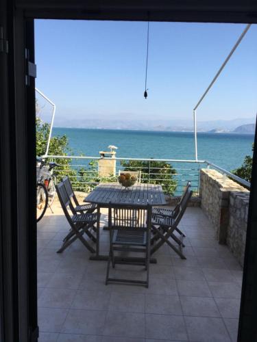 Kiveri Apartment | Seafront apartment ΙΙ in Kiveri, near Nafplion.