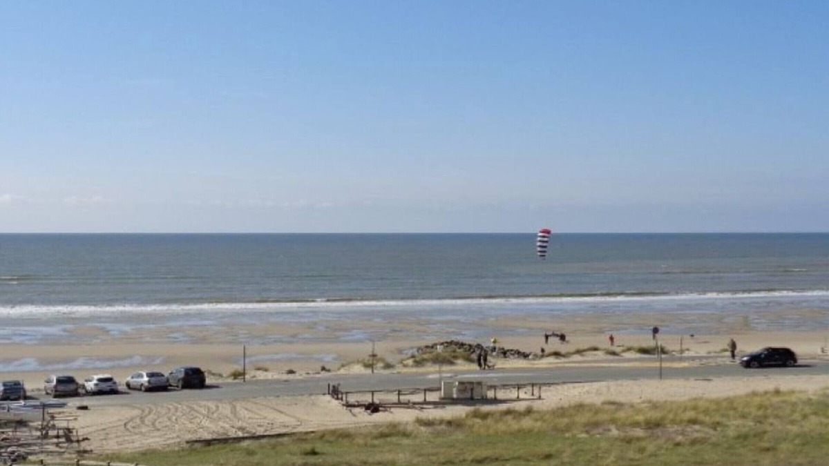 Merlimont-Plage Apartment | Seafront Apartment with Balcony, Parking & Elevator in Merlimont