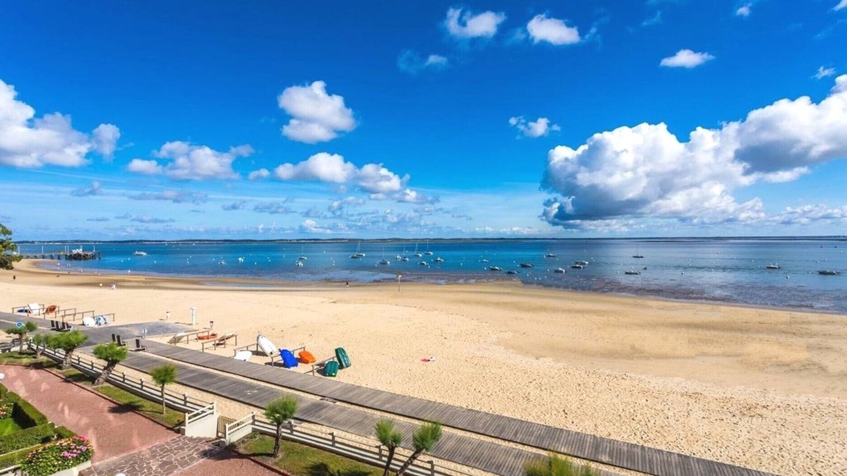 Arcachon Apartment | Seafront center close to town center comfort4* Apt 80M2 Clim Wifi Parking