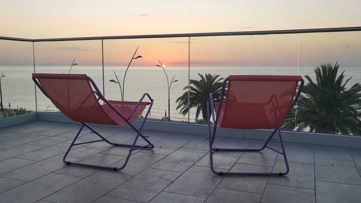 Marina Apartment | Seafront Clear Sunrise - ground floor H&F