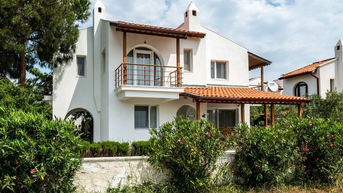 Ayvalik Apartment | Seafront Duplex Villa With Garden in Ayvalik