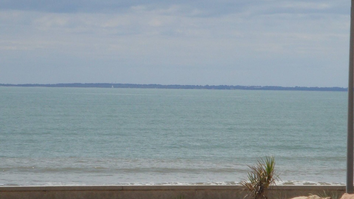 Saint-Hilaire-de-Riez Apartment | Seafront apartment for 4 people 1 bedroom