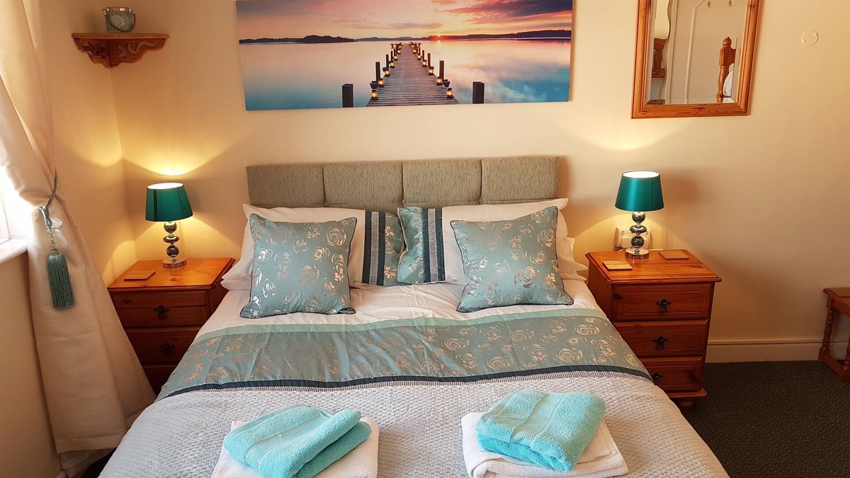 Paignton Apartment | Seafront Holiday Apartment With Heated Summer Swimming Pool