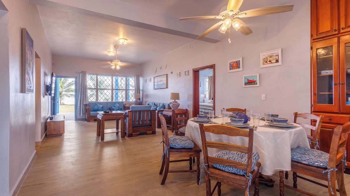 Corozal House | Seafront house in beautiful Corozal Town that sleeps 6 with a fenced-in yard.