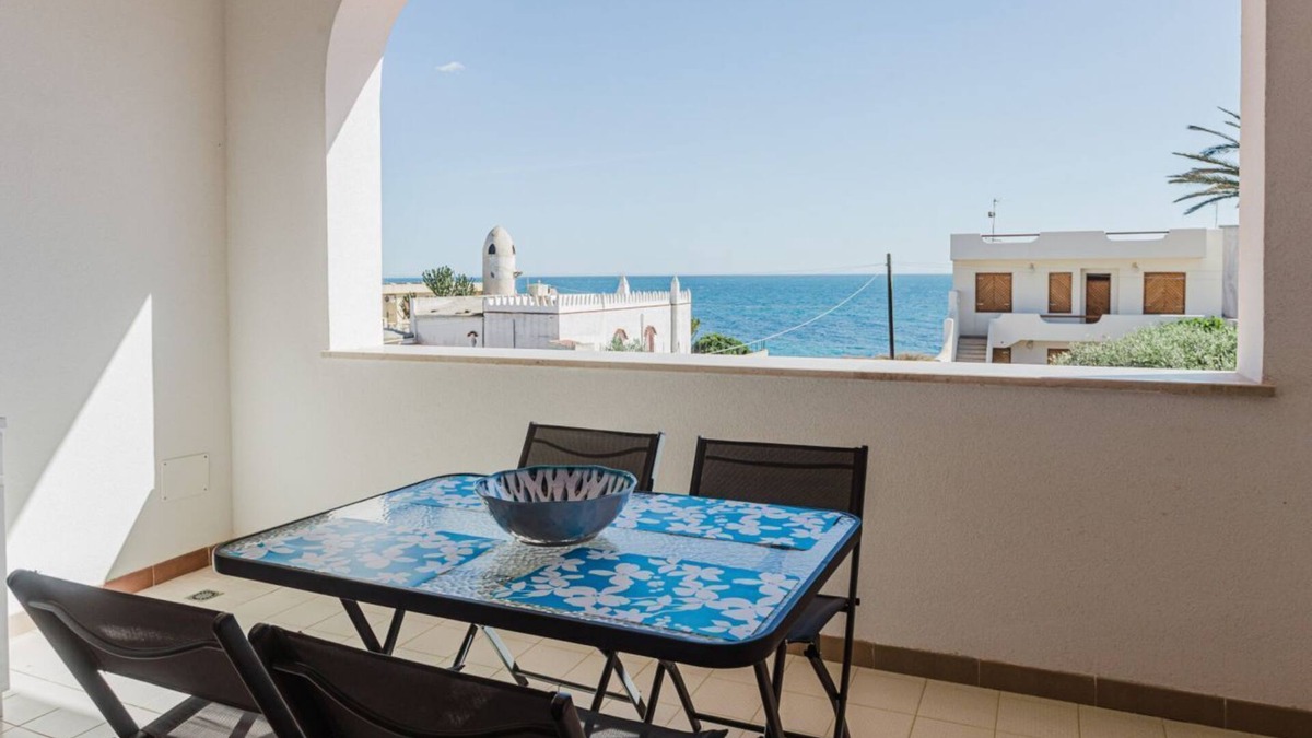 Granitola Torretta Apartment | Seafront Villa (Acquazzurra Sea Home)
