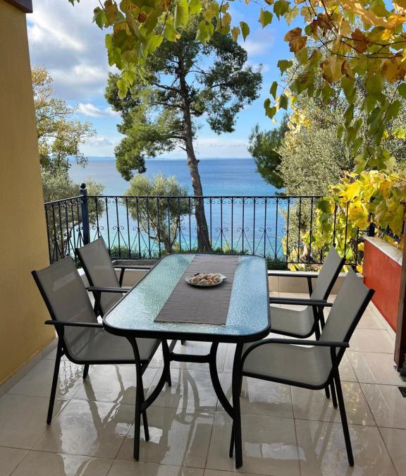 Elia Apartment | Seafront Loft - Akti Elia