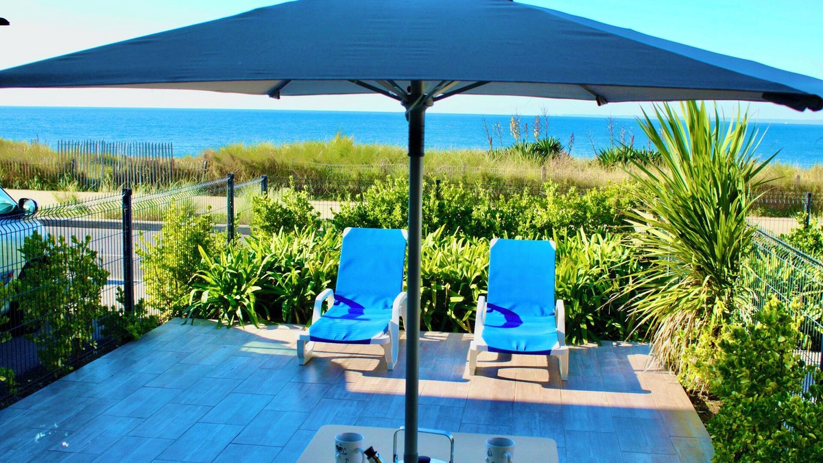 Barneville-Carteret Villa | SEAFRONT, Magnificent 180° Sea View, high Standard, Garden and Private Parking