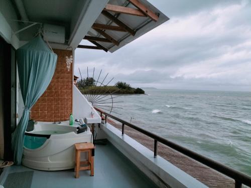Taman Haji Zainal Apartment | Seafront SunsetSpa