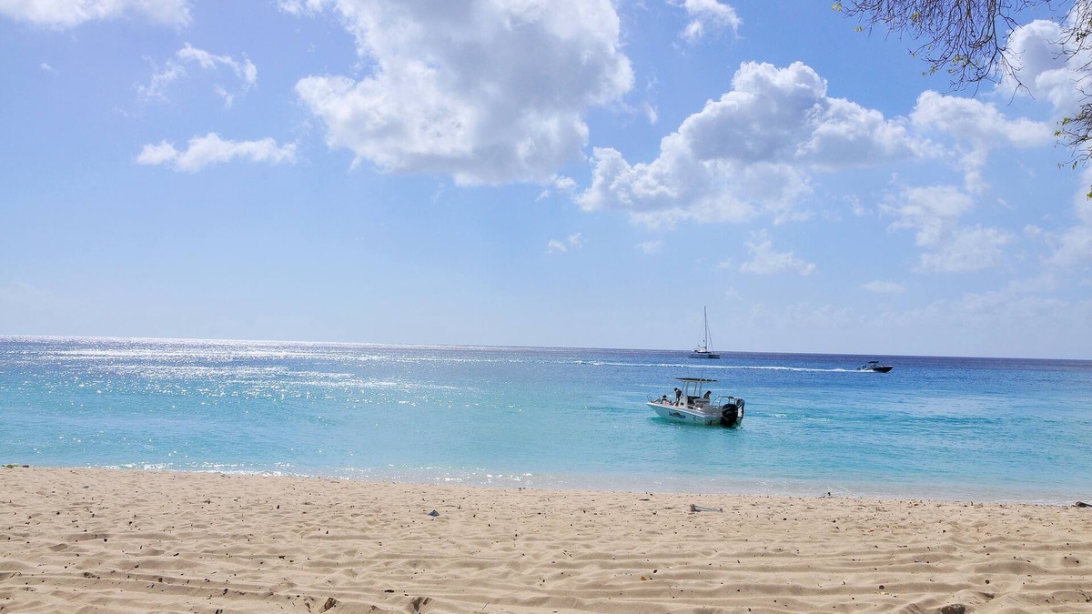 Reeds Bay House | Seagaze Beach House is Perfect for Family, a few Steps to the Beach