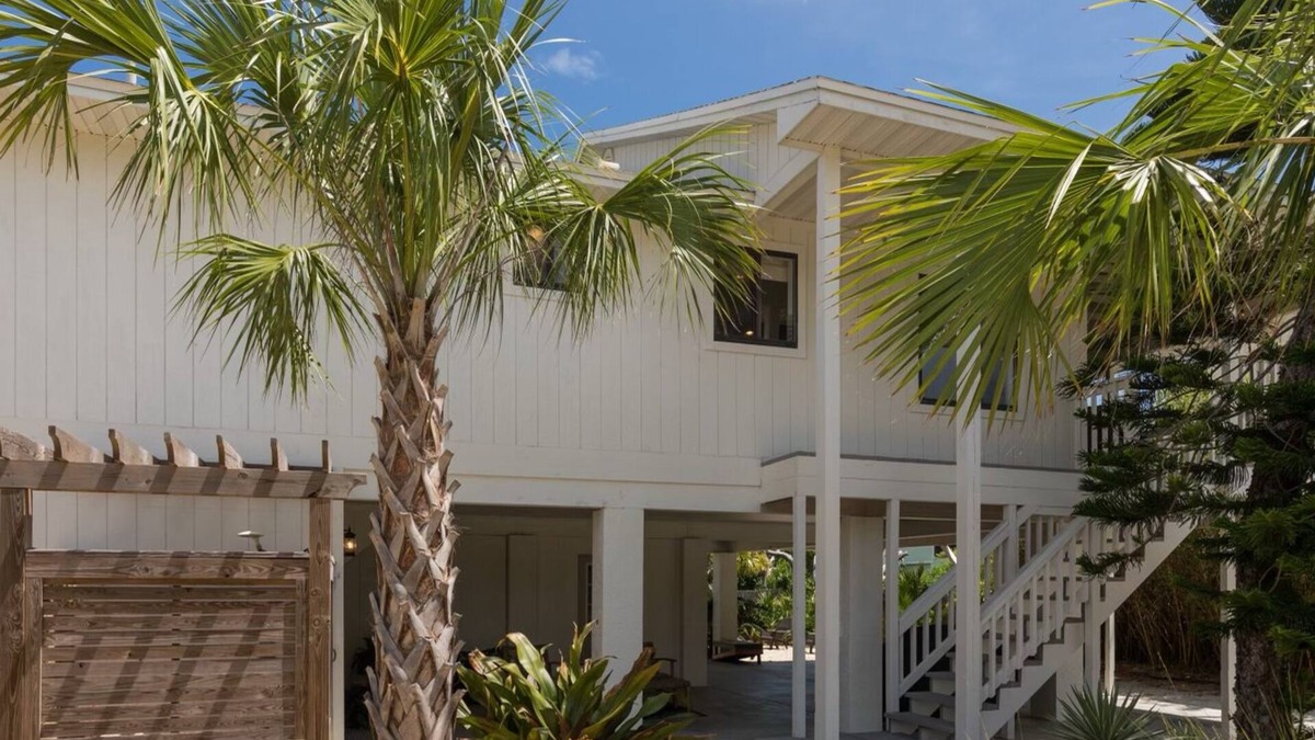 Marineland Acres Cottage | "Seagrape Cottage" Steps to the Beach