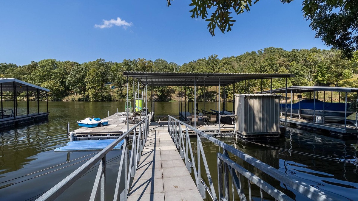 Osage Beach House | Seagull 2 - 4 Bdrm waterfront house with private dock