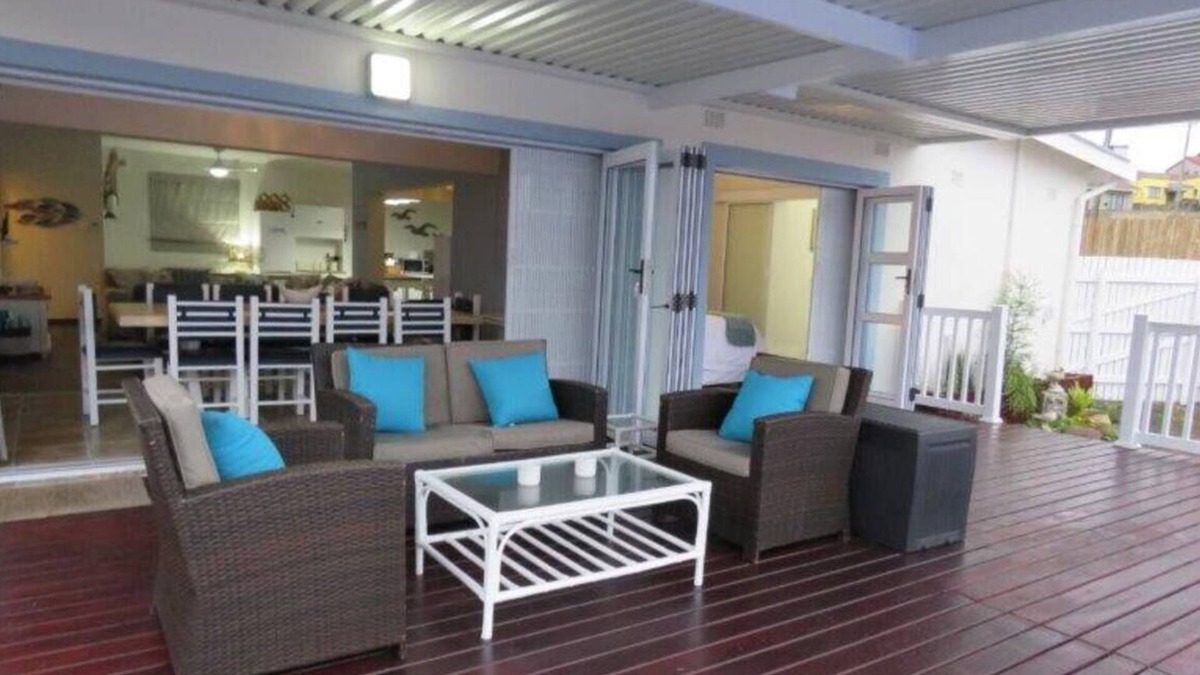 Port Shepstone House | Seagulls Beach House is a stylish, pet friendly, 4 bedroom, self catering home.