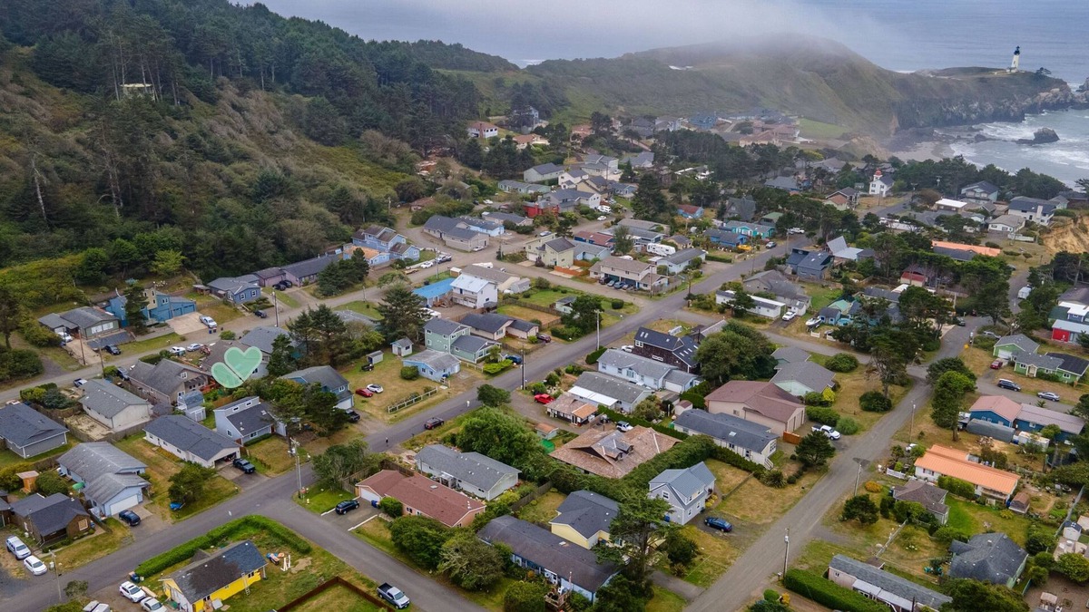 Agate Beach House | Seahaven - 5 Minute Walk To Beach Trailhead!