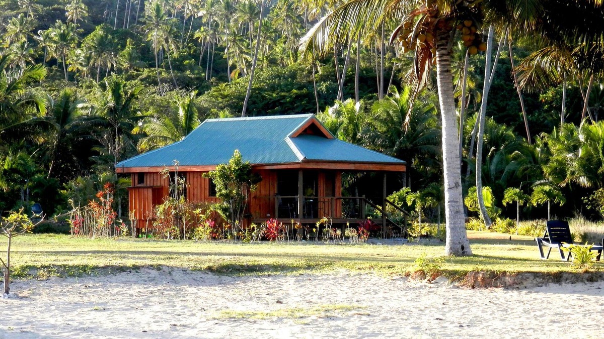 Savusavu Apartment | Seahorse Bungalow - Truly beachfront, unobstructed ocean view, private, clean