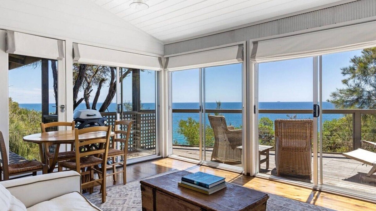 Mornington Apartment | Seahouse Studio - Private Beach Access, Pets