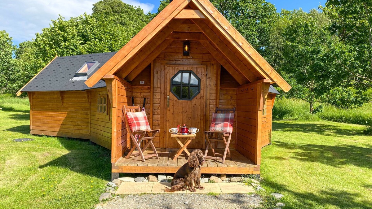 Cairndow Cabin | Seal Cove Cabin, peaceful, private, couples retreat, loch side & pet friendly (1 only)